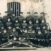 01 - Devětadvacet československých dobrovolníků v Bayonne na podzim 1914 ve stejnokrojích kunánské legie britského původu, ovšem již bez odznaku kunánské hvězdy.
